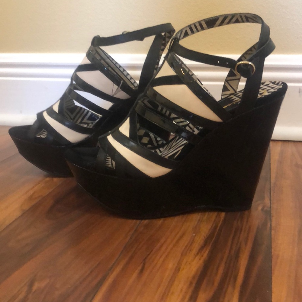 Wedge Sandal - Picture 2 of 3